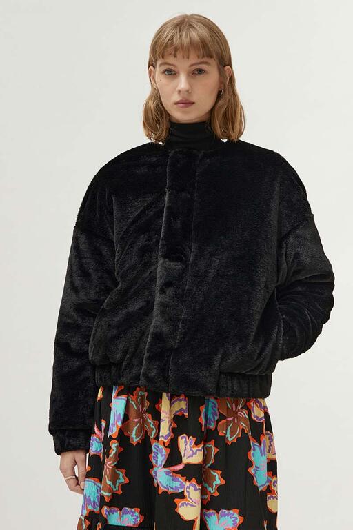 Bomber Jacket Sintética Negra